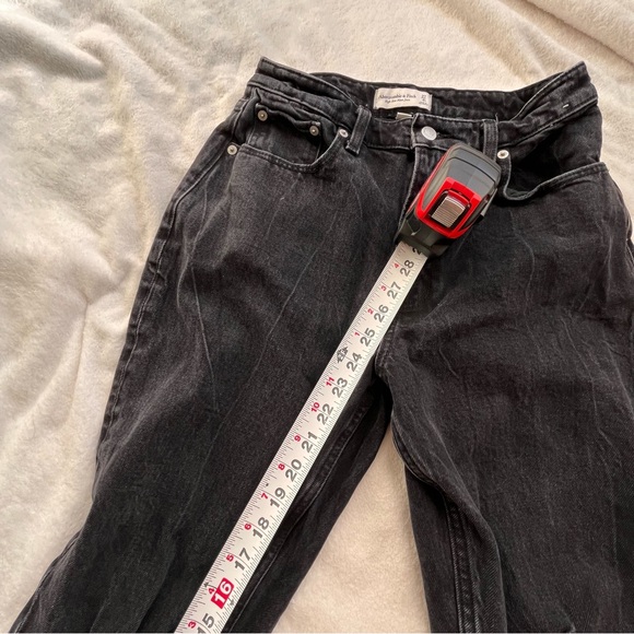 ABERCROMBIE & FITCH CURVE LOVE HIGH RISE MOM JEANS - Picture 7 of 9